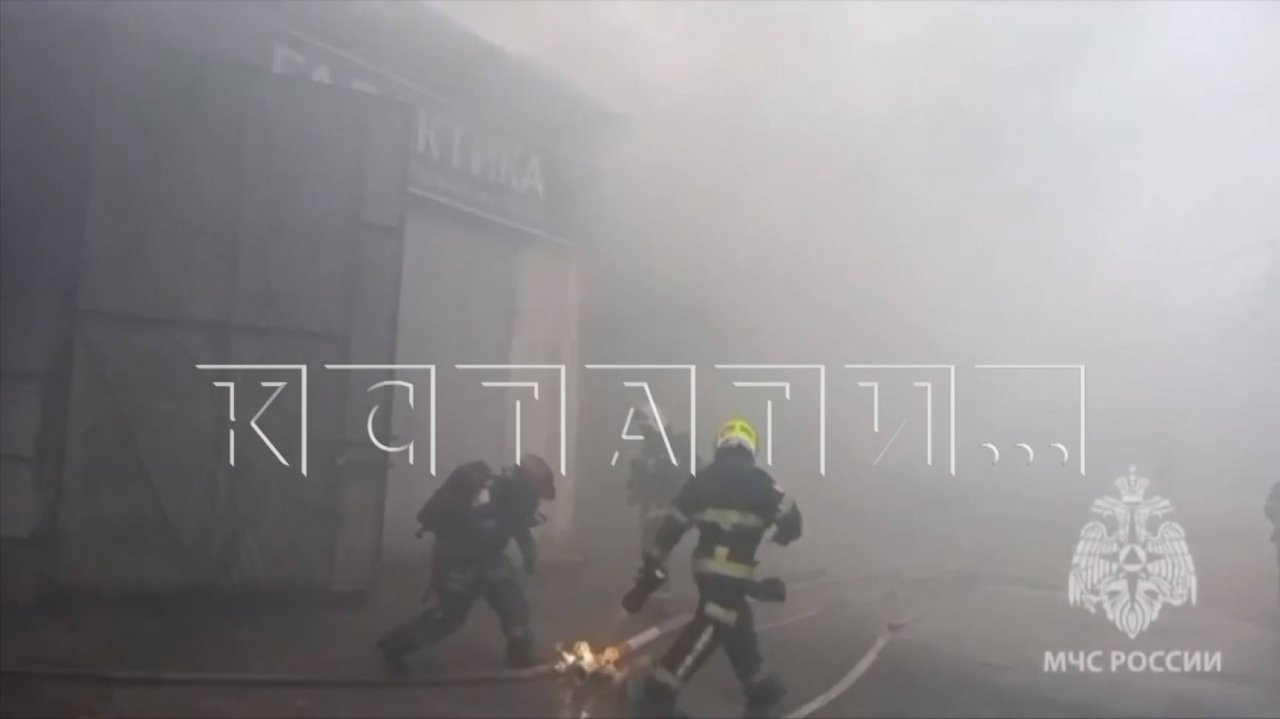При тушении пожара из-за токсичного дыма погиб пожарный