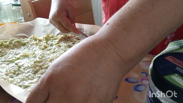 Готовлю кабачковый рулет с начинкой