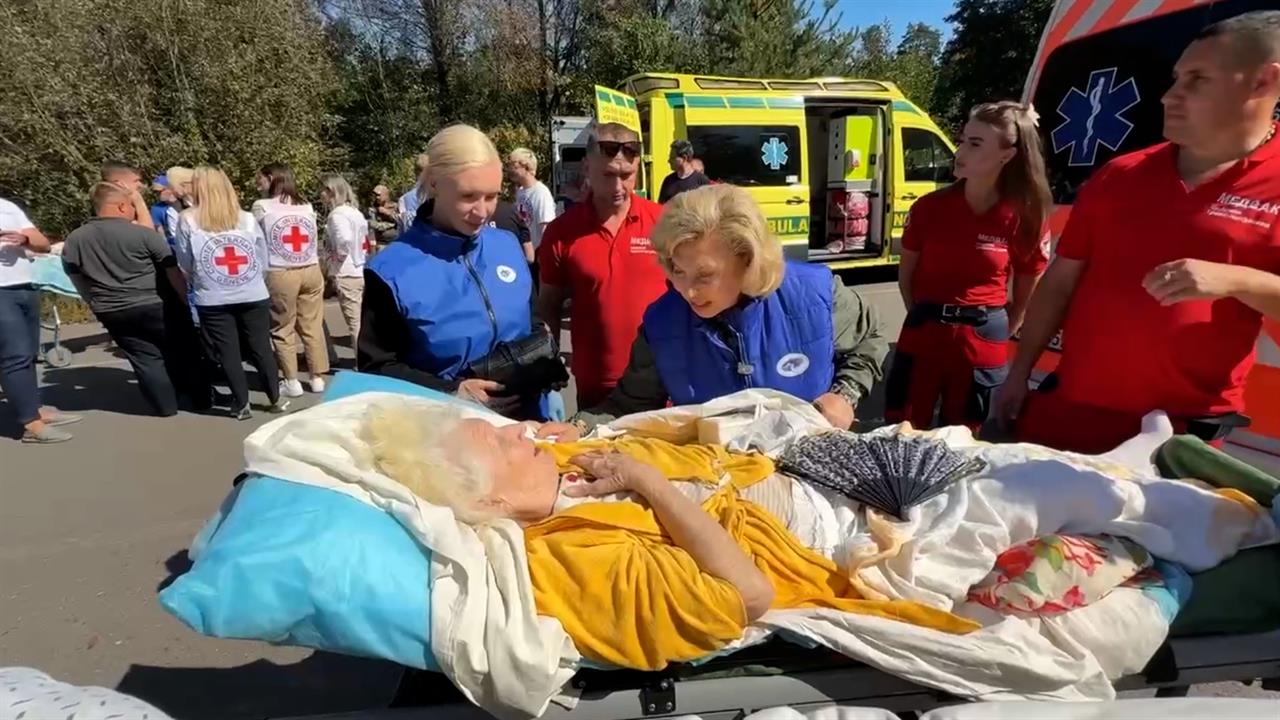 Пять семей из России и еще пять с Украины воссоединились со своими близкими