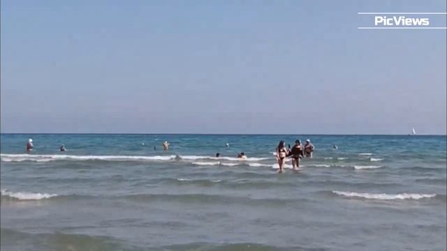 Анапа Центральный пляж сегодня 4 сентября 2025. Обстановка на пляже в Анапе. Погода в Анапе сейчас