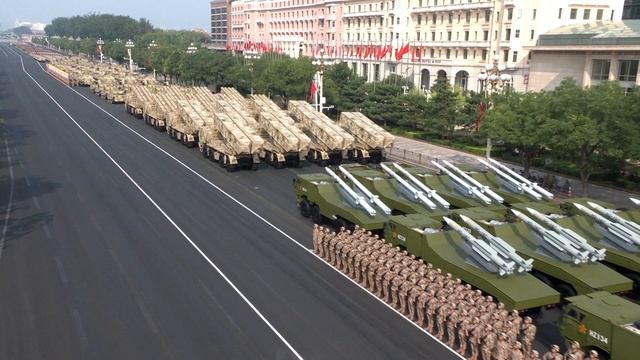 Парад Победы на площади Тяньаньмэнь посетили десятки тысяч зрителей