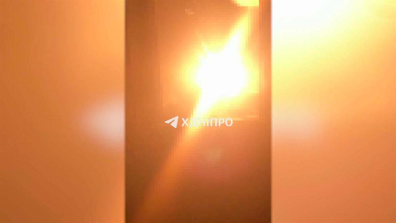 Появились кадры удара ВС РФ по "Комбинату Салют" в Днепропетровске