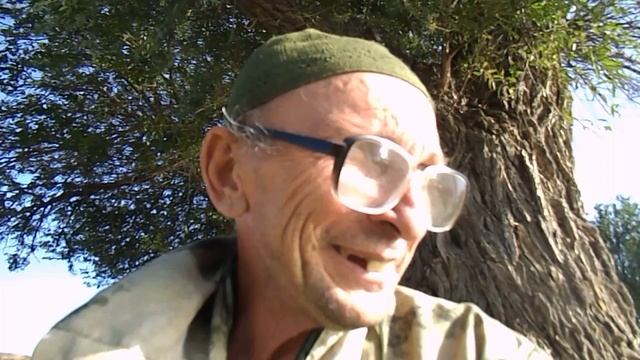 на уху поймал) 25