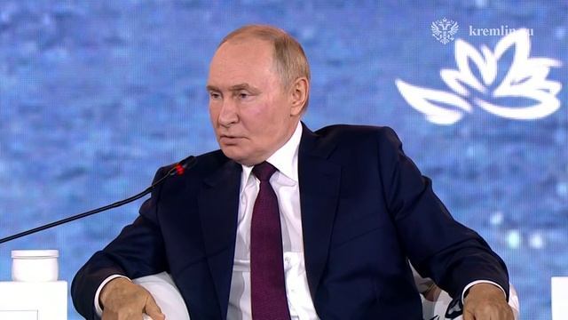 Владимир Путин вновь заявил о несогласии с возможным размещением западных войск на территории Ук...