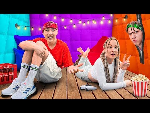 24 Часа В Домике Из Покрывал ! // Луномосик