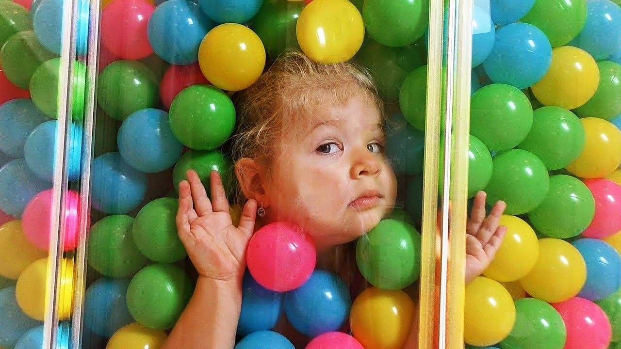 Funny Baby Prank, Learn colors with Balls in the shower, Finger family nursery rhyme song
