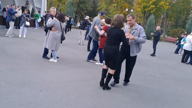 А ТЕПЕРЬ ТОЙ ЛЮБВИ В НАКАЗАНИЕ❤️ТАНЦЬІ В ПАРКЕ ГОРЬКОГО❤️ ХАРЬКОВ ОКТЯБРЬ 2023