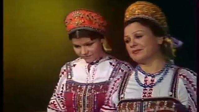 Вот кто-то с горочки спустился. Анна Литвиненко и Тамара Мушта.