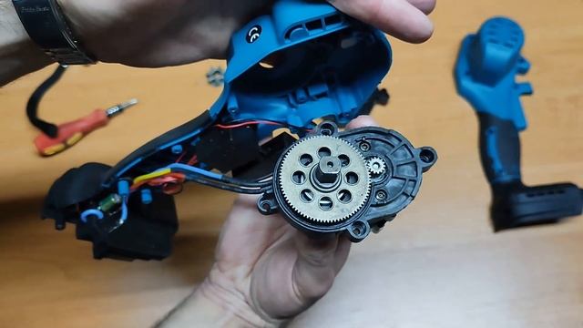 Обзор и тестирование цепной аккумуляторной пилы с бесщеточным двигателем с AliExpress