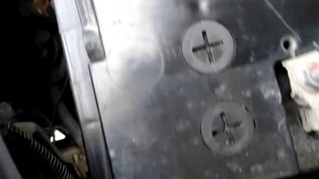 Как достать лампочку из фары