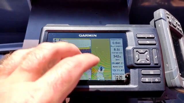 Эхолот Garmin Striker Vivid 5 cv с датчиком GT20, габариты: 188*116*54 мм.