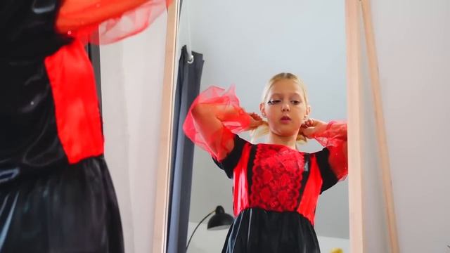 СЕМЕЙКА ВАМПИРОВ! Один день из жизни вампиров!