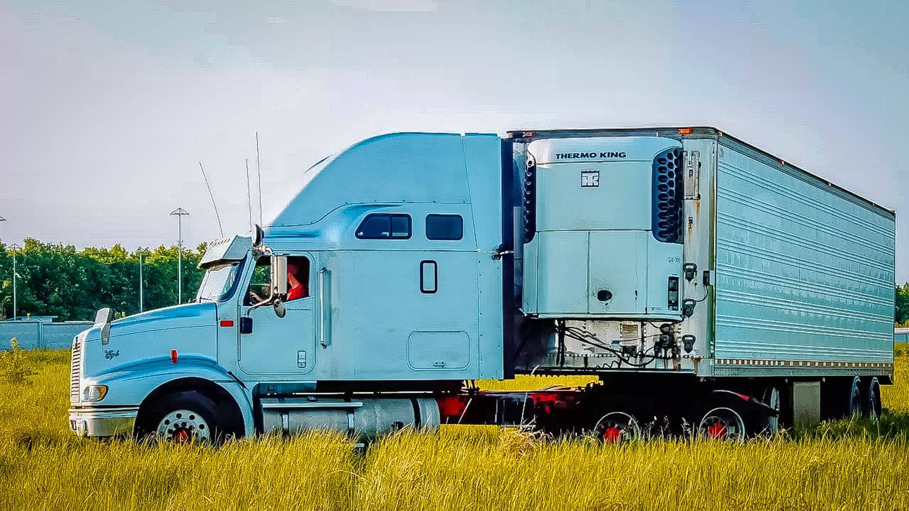 ЧТО У МЕНЯ В КАБИНЕ INTERNATIONAL 9200 EAGLE - Мой грузовик ВНУТРИ - КВАРТИРА СТУДИЯ!