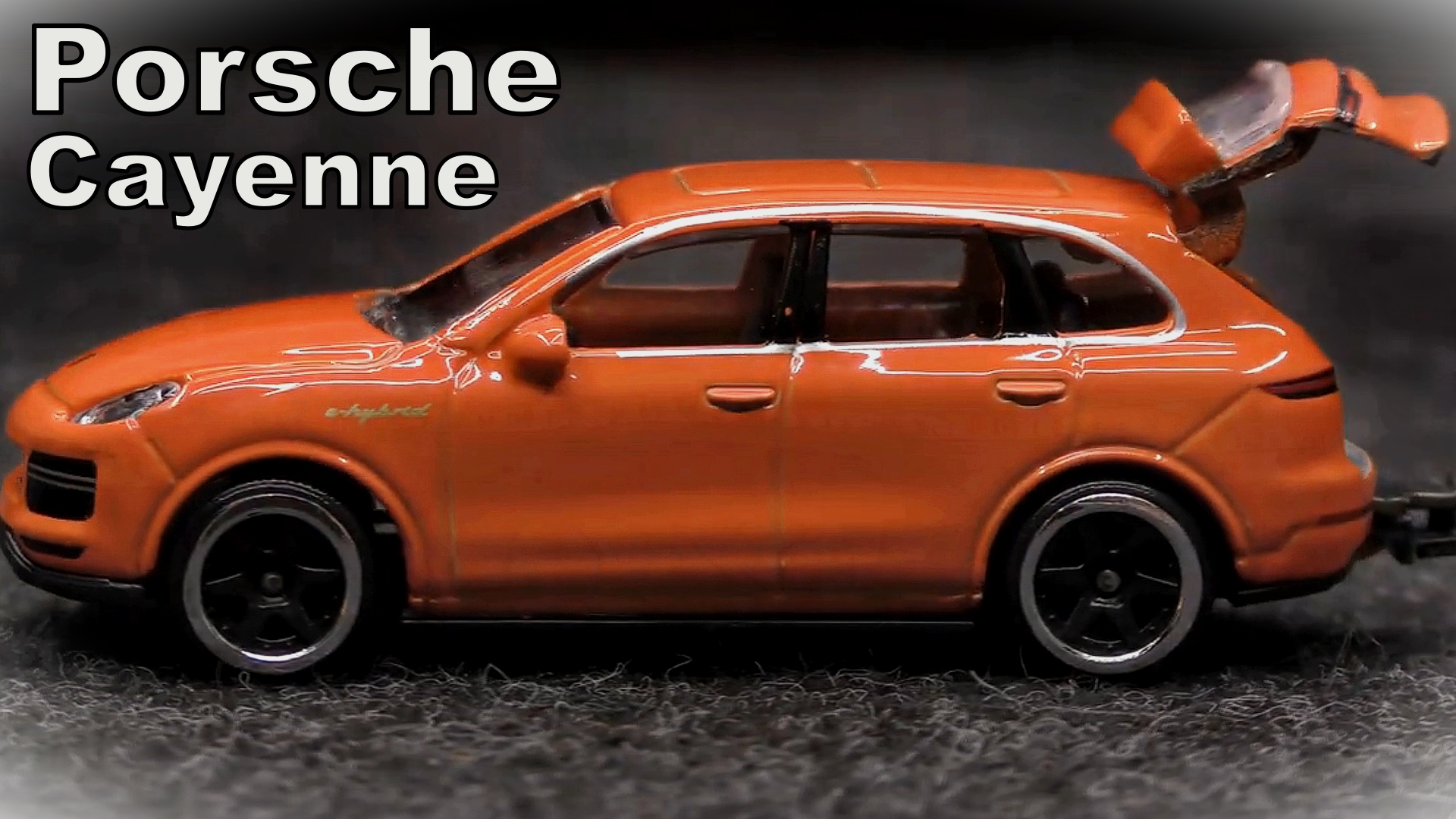 Машина Porsche Cayenne Turbo S E-Hybrid Масштаб 1:64 Majorette