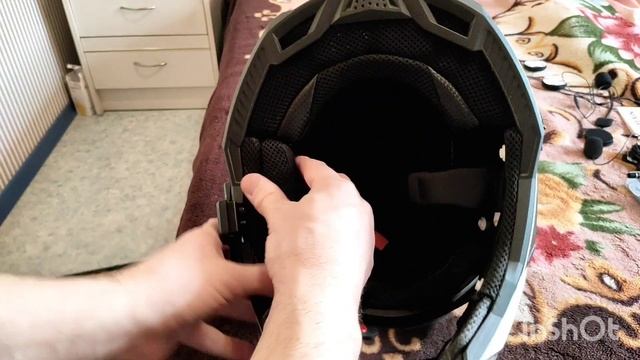 Установка мотогарнитуры в шлем