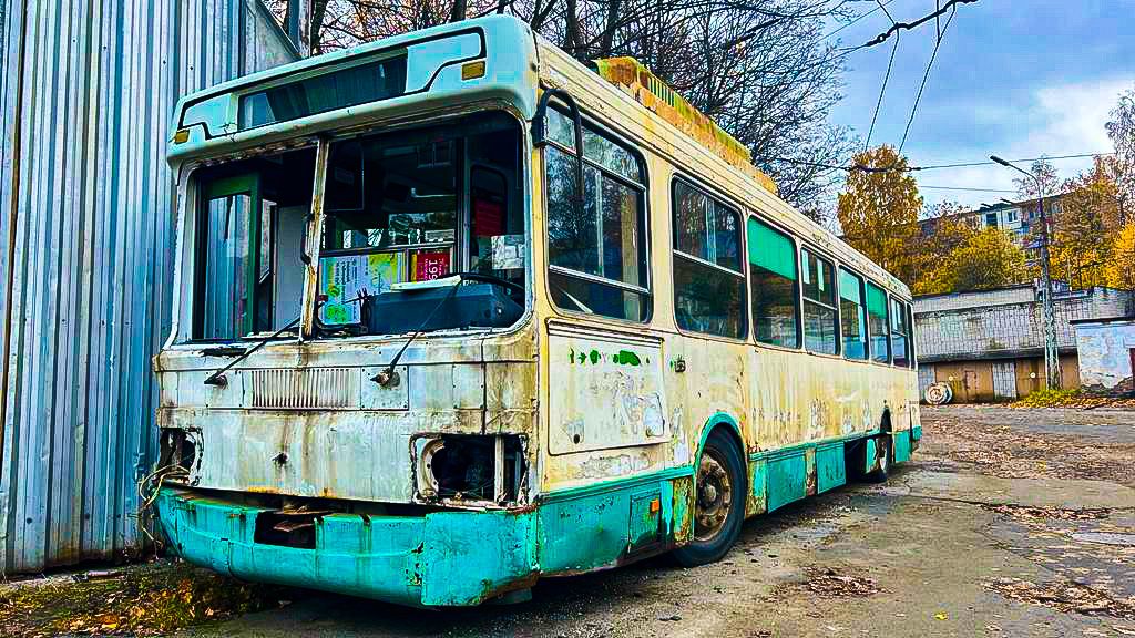 МАМА ОН КУПИЛ ТРОЛЛЕЙБУС ЗАЧЕМ?