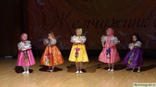 "Калинка-малинка". Исполняет старшая группа студии "Ультрадэнс"