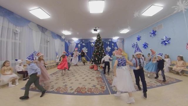 Танец в детском саду "Потолок ледяной"