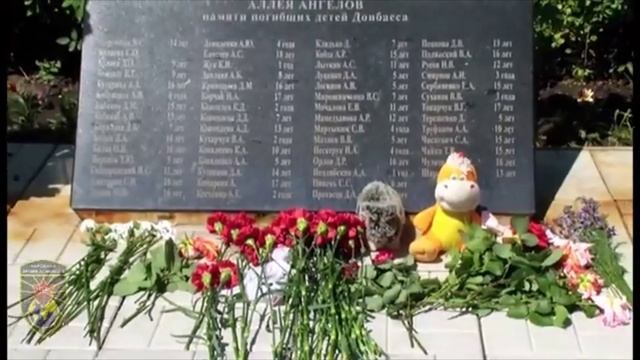 Весна 45 года, как забыл тебя синий Дунай. Забыли народы Европы тот жаркий и солнечный май.