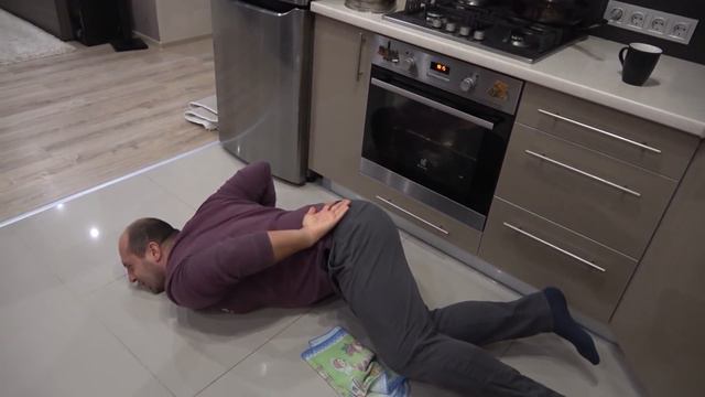 ЛЕРА ПОСТАВИЛА Лене и Толику УКОЛ самым большим ШПРИЦОМ. Crazy life