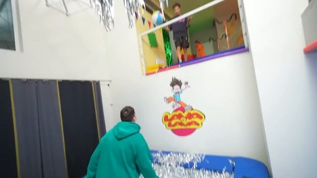 Превратили ДОМ в БАТУТНЫЙ ПАРК !