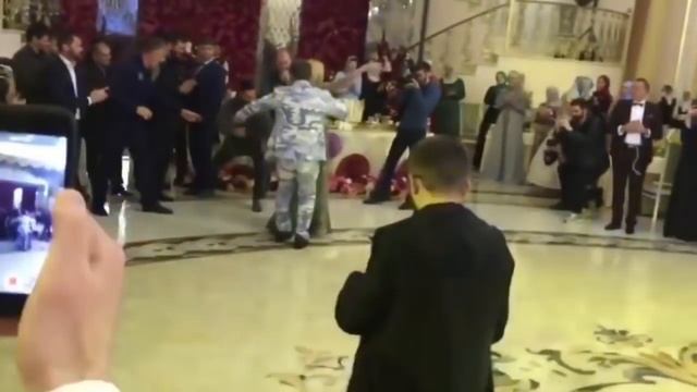 Кадыров и Навка танцуют лезгинку