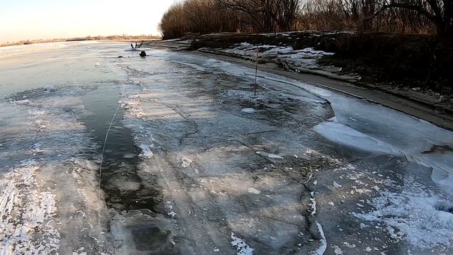 Рыбалка на щуку зимой. Ловля щуки на реке Тунгуска.