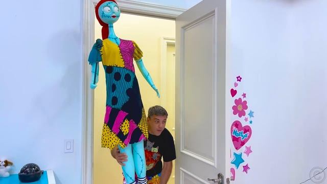 Dad decorates Nastya's room for Halloween.mp4