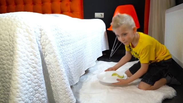 ТИША и история про МОНСТРА под КРОВАТЬЮ. TISHA and the story of the MONSTER under the BED.
