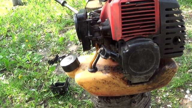 Китайская бензокоса не заводится, свеча сухая