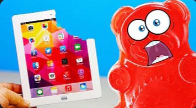 КАК СЪЕСТЬ IPAD ЖЕЛЕЙНОМУ МЕДВЕДЮ ВАЛЕРЕ