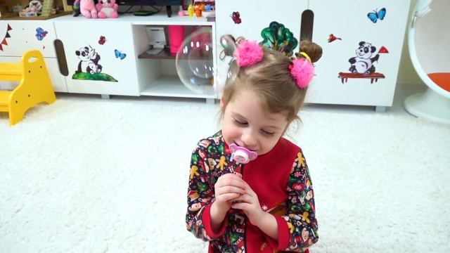 Ева устроила веселые соревнования дома