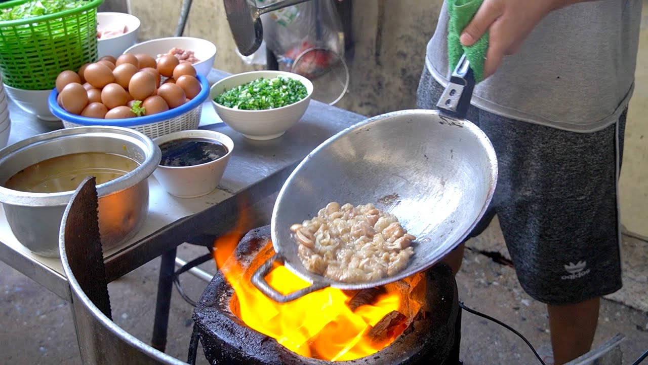 Тайская уличная еда. Пять лучших блюд Таиланда по цене менее 1$.