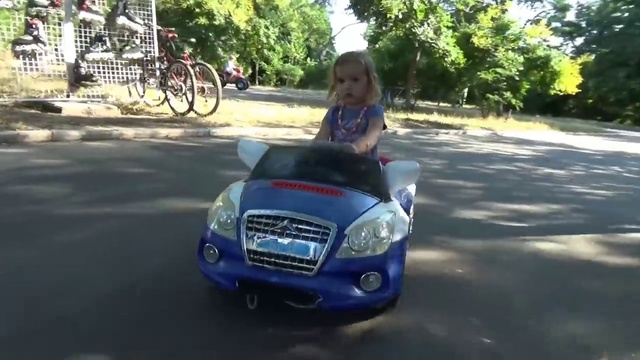 ВЛОГ Катаемся на велосипедах и машинках в парке Одесса VLOG ride toy car and bicyles