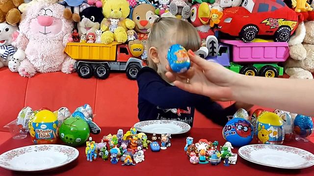 Киндер сюрприз 70 яиц Мега Выпуск! Открываем киндеры всей семьей. 70 SURPRISE EGGS!