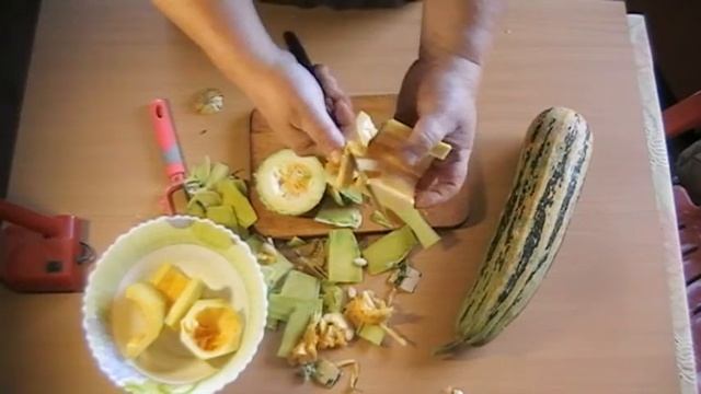 КАК ОЧИСТИТЬ КАБАЧКИ С ТВЁРДОЙ КОЖУРОЙ?