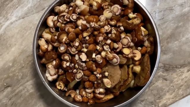 Маринованные маслята