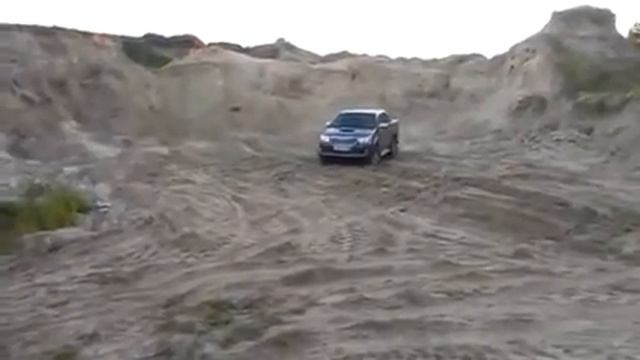 Тойота Хайлюкс на бездорожье