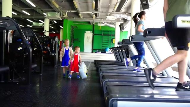 Learn Colors with Bad Baby in GYM Johny Johny Yes Papa - Bad Kids Walk Through the Wall