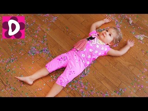 Лопаем Шарики c КОНФЕТИ Диана и Рома, Макс и Хлоя Играем Весело Дома Balloons show ✿ Kids Diana Show