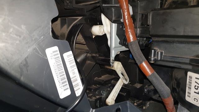 Заслонки направления потока воздуха и температуры Toyota Avensis.