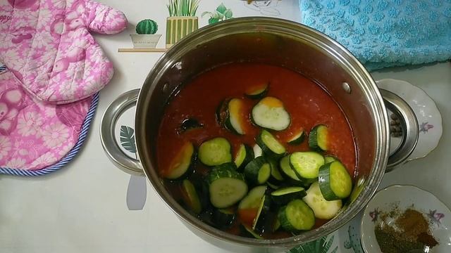 Салат из огурцов на зиму. Огурцы в томате. Без стерилизации.