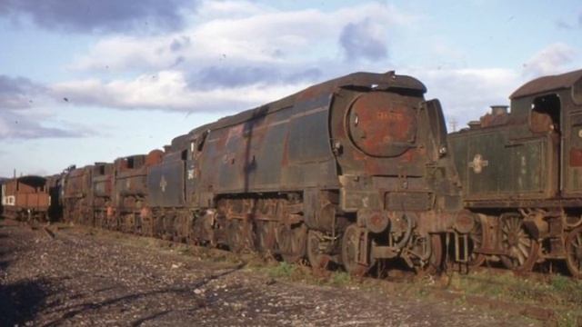 Невероятное Кладбище Военной Техники и Оборудования
