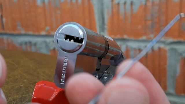 [ 57 ] ОТМЫЧКА СКОРОХОД УНИВЕРСАЛЬНЫЙ КЛЮЧ? СВОИМИ РУКАМИ ИЗ СКРЕПКИ? ДЛЯ ОТКРЫТИЕ ЗАМКОВ?