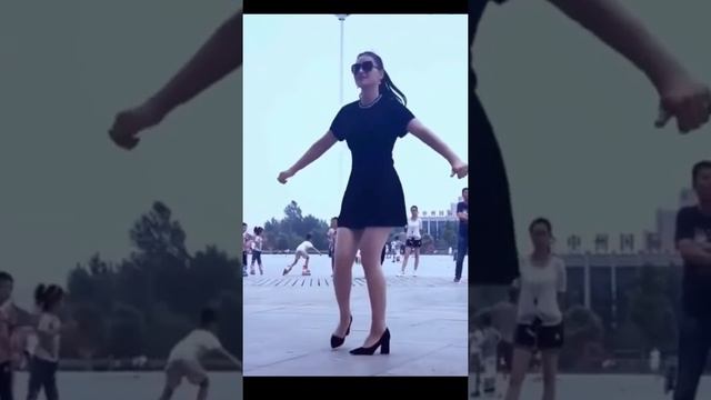 Танцует Цин цин. Шафл на каблуках. Видео для смартфона