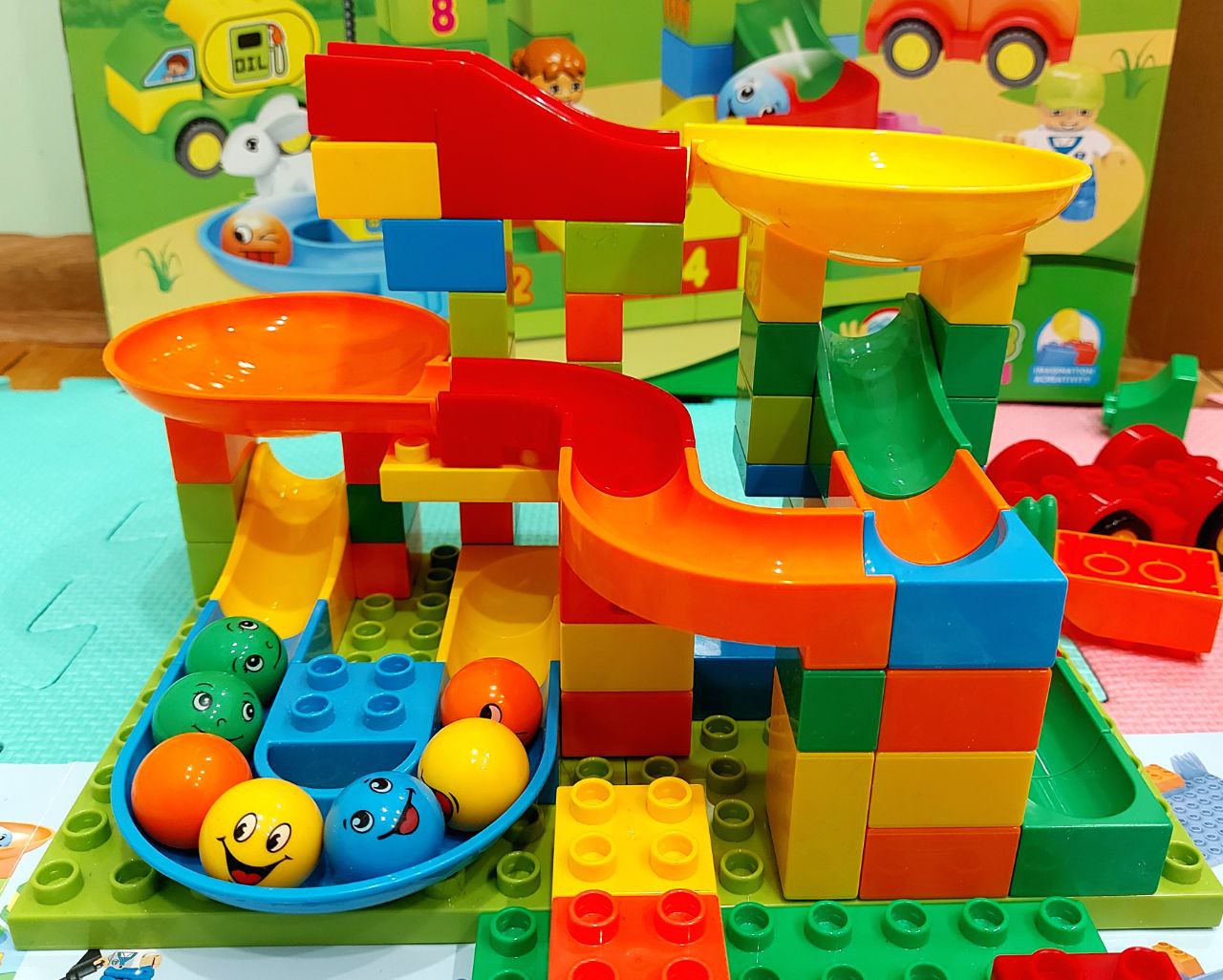 Китайский LEGO DUPLO с шариками.