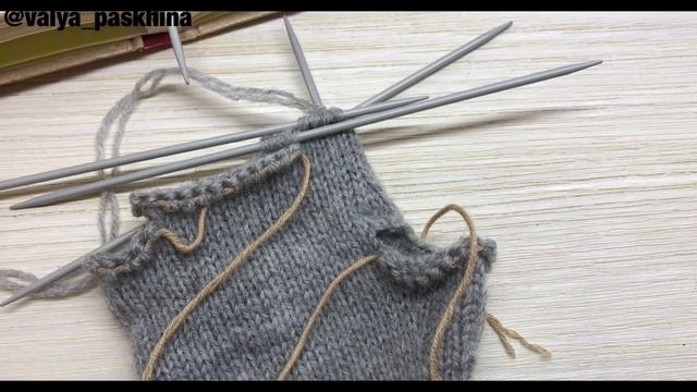 Вязаные перчатки спицами | Подробный мастер класс #СВЯЖИКВЕСНЕ