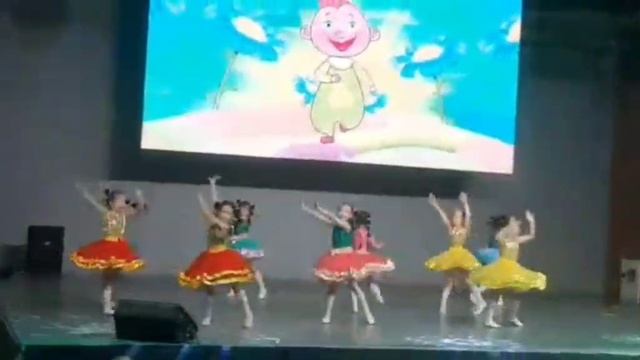 Конкурс.Группа "Малинки" танец "Лялечка танцует" ,дети5-6лет.