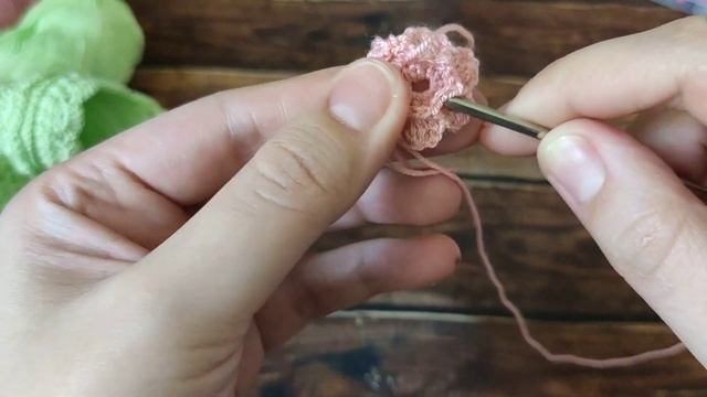 Курс "Вязаная одежда для кукол". УРОК 13 Декоративный элемент: цветочек крючком.