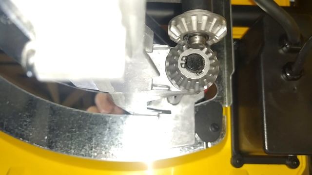 Обзор на распиловочный станок DeWALT DWE7485-QS (сетевая)